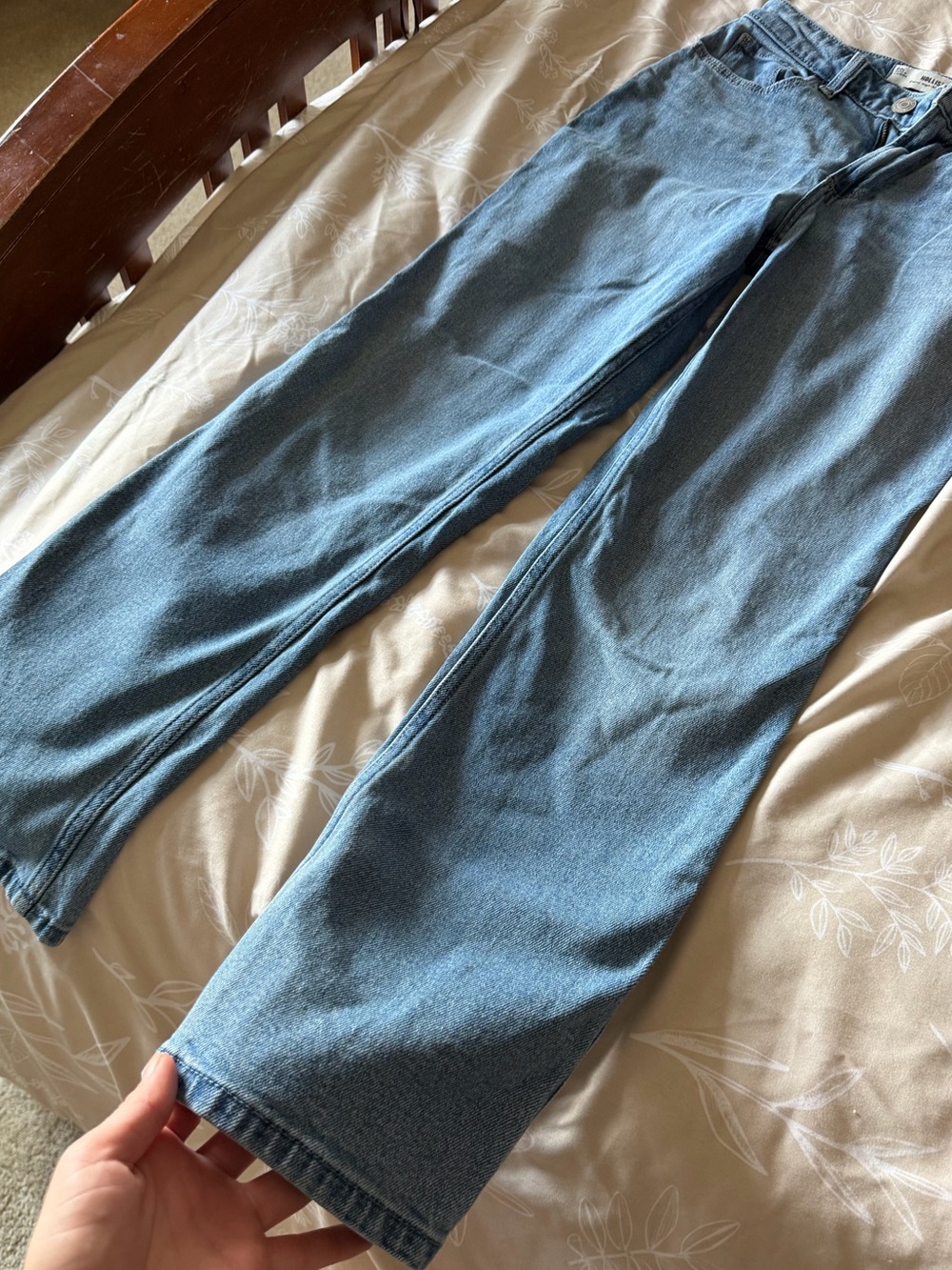 Hollister Curvy High-rise Straight Jeans - Picture 3 of 4
